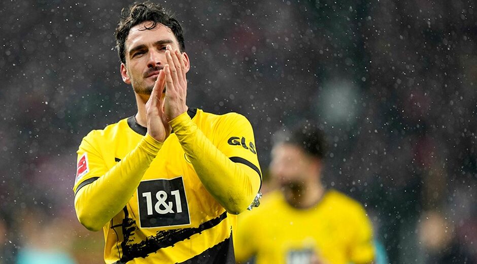 West Ham and Brighton Compete for Mats Hummels