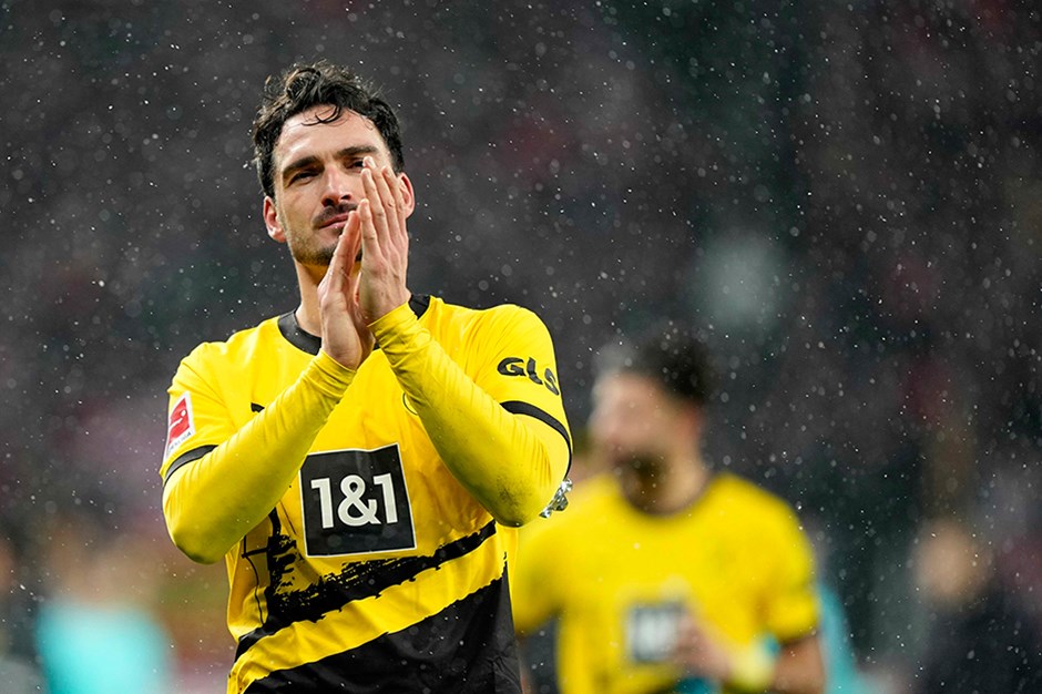 West Ham and Brighton Compete for Mats Hummels